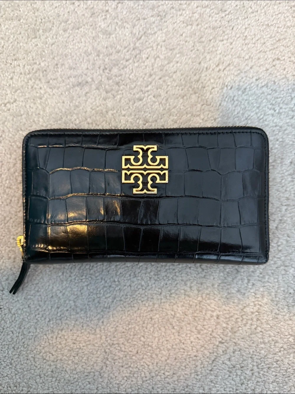 Tory Burch Britten wallet black with gold hardware